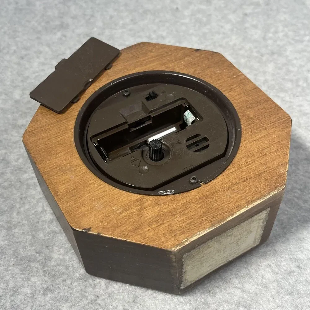 Vintage Seth Thomas Desk Clock Quartz Octagon Wood‎ Brass Trim Tabletop Battery